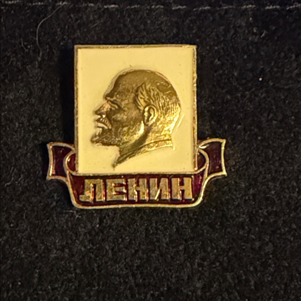Vintage Soviet Russian Red Enameled Metal Communist USSR Lenin Pinback 🐈‍⬛
